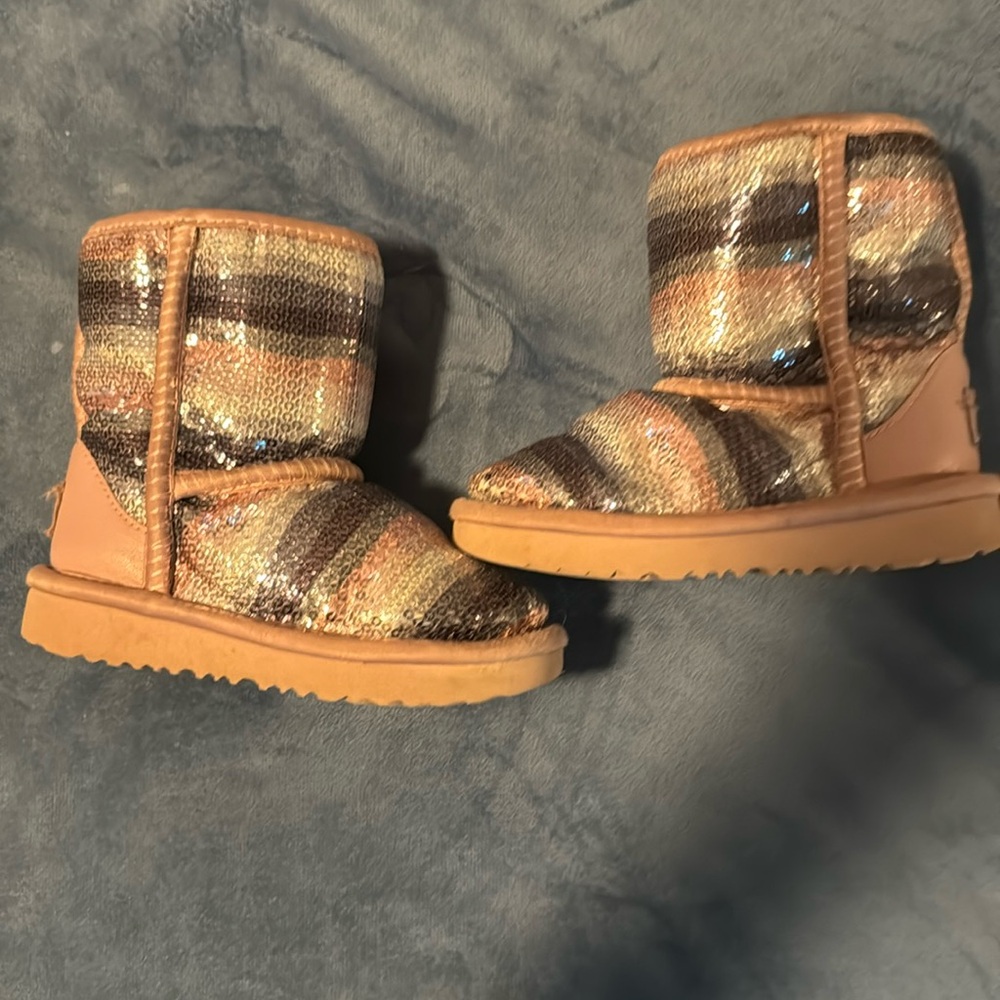 Ugg size 8 toddler sparkle boots